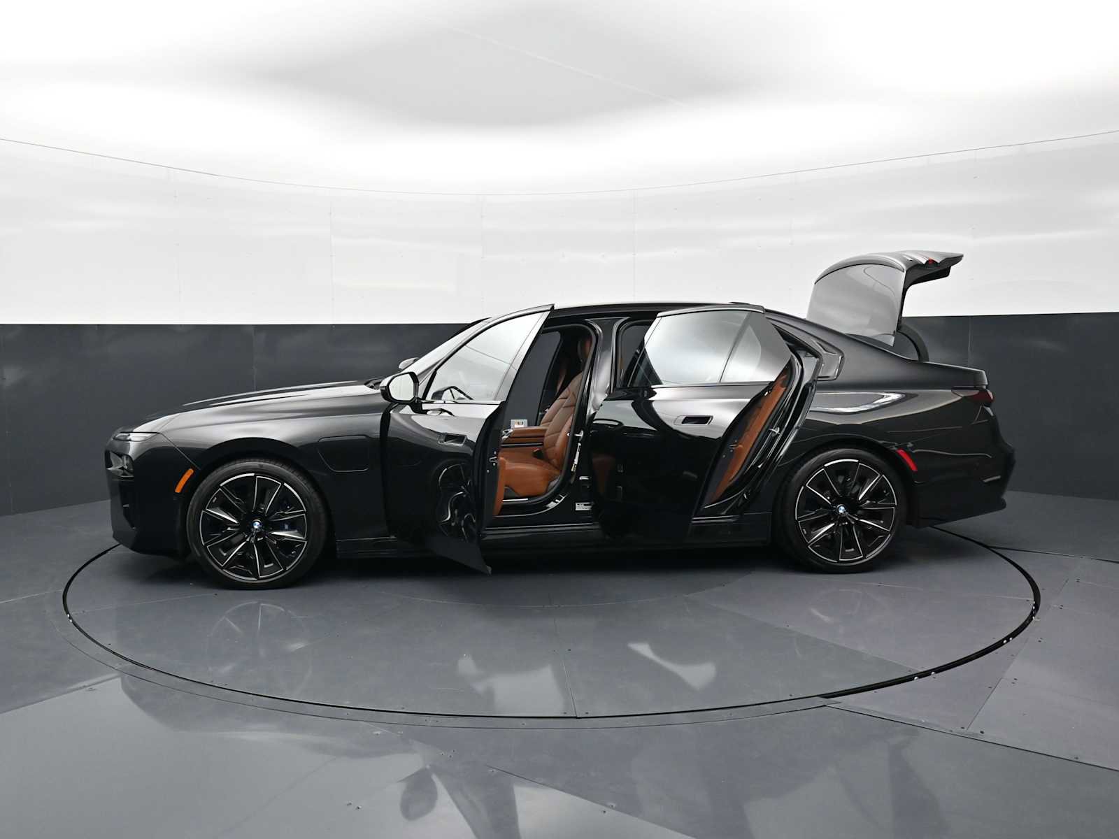 Used 2025 BMW 750e xDrive image 34