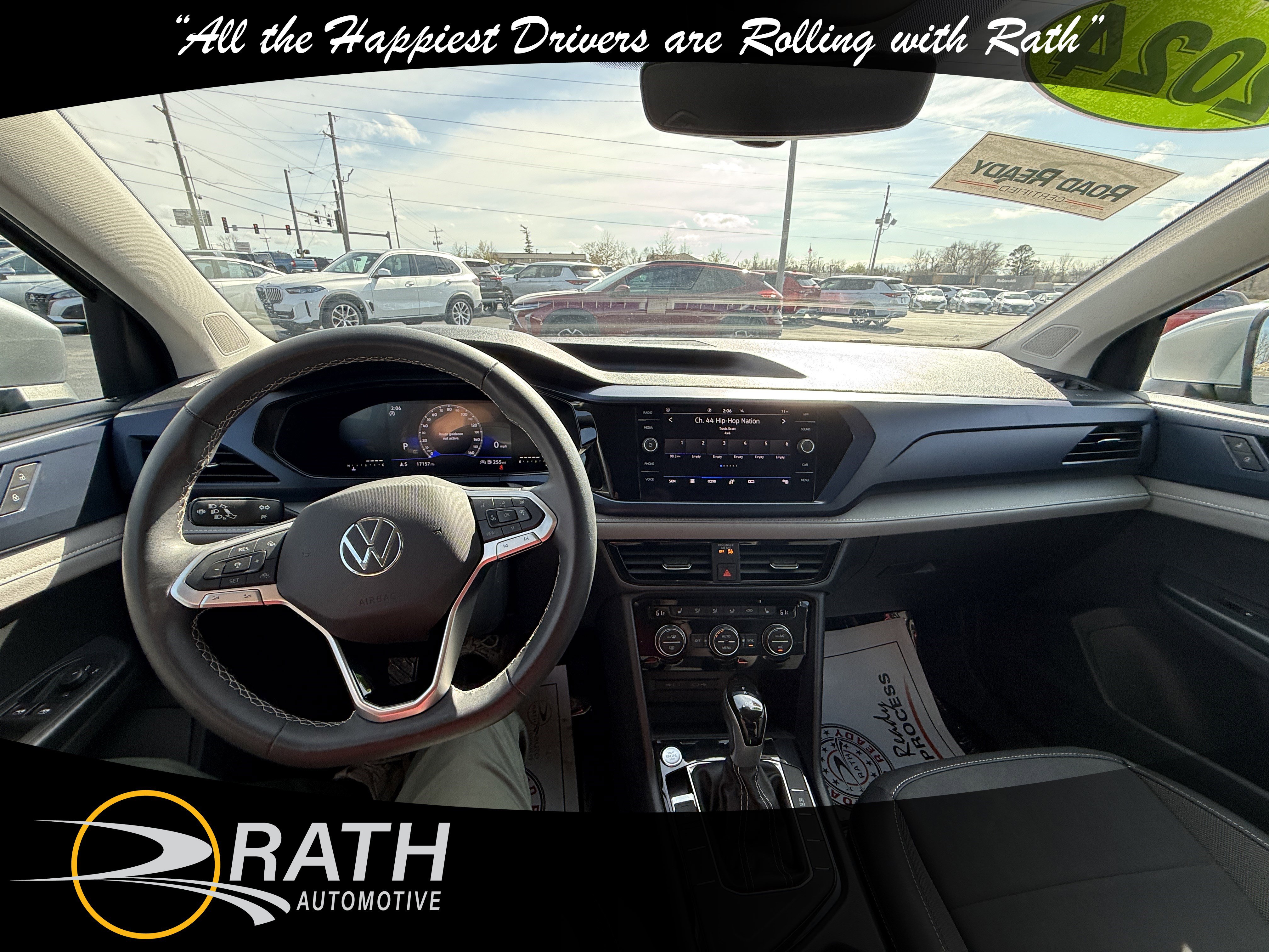 Used 2024 Volkswagen Taos SE image 15