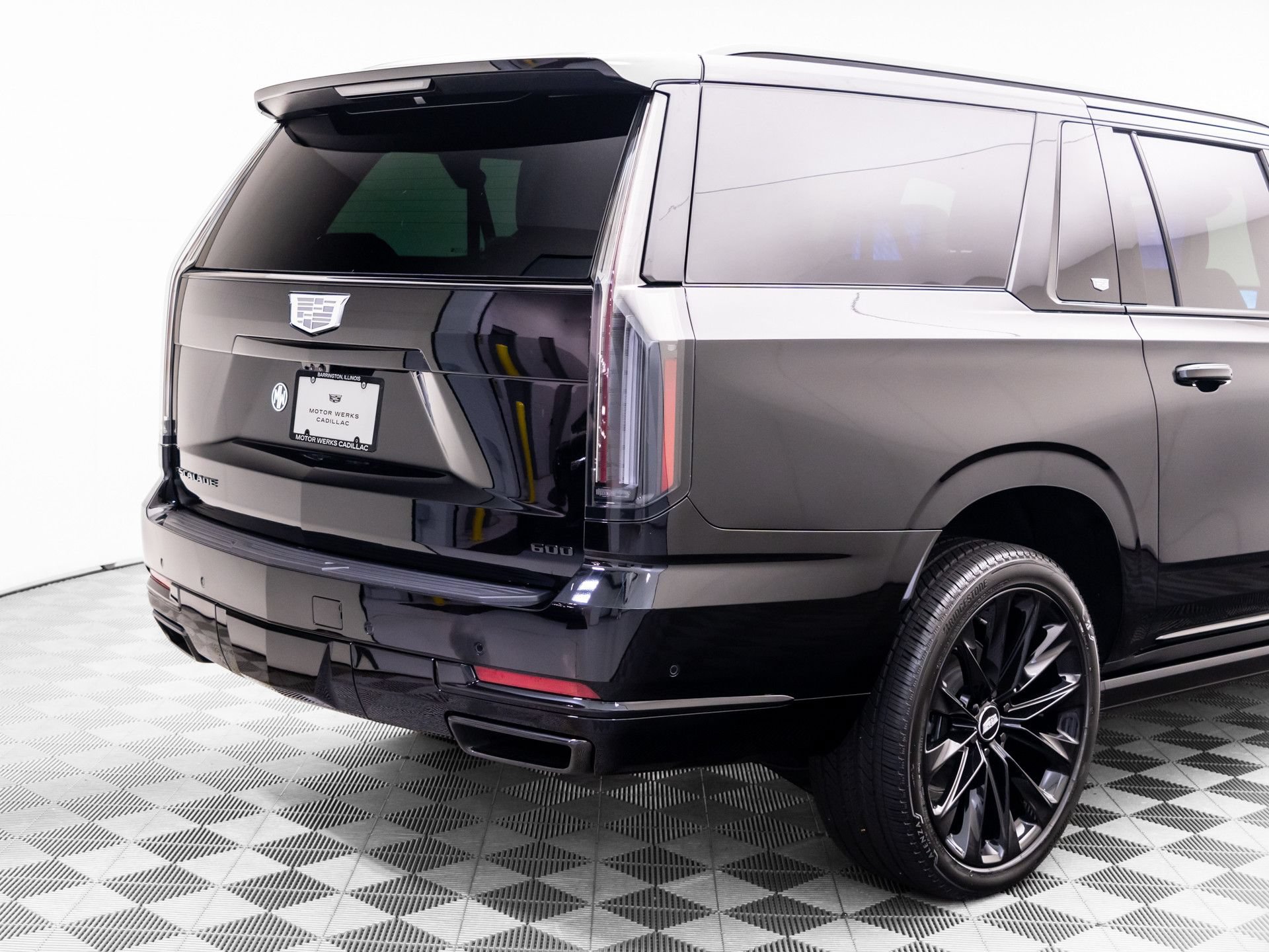 New 2026 Cadillac Escalade ESV Platinum Sport w/ LPO, ONYX Package AWD/4WD image 39
