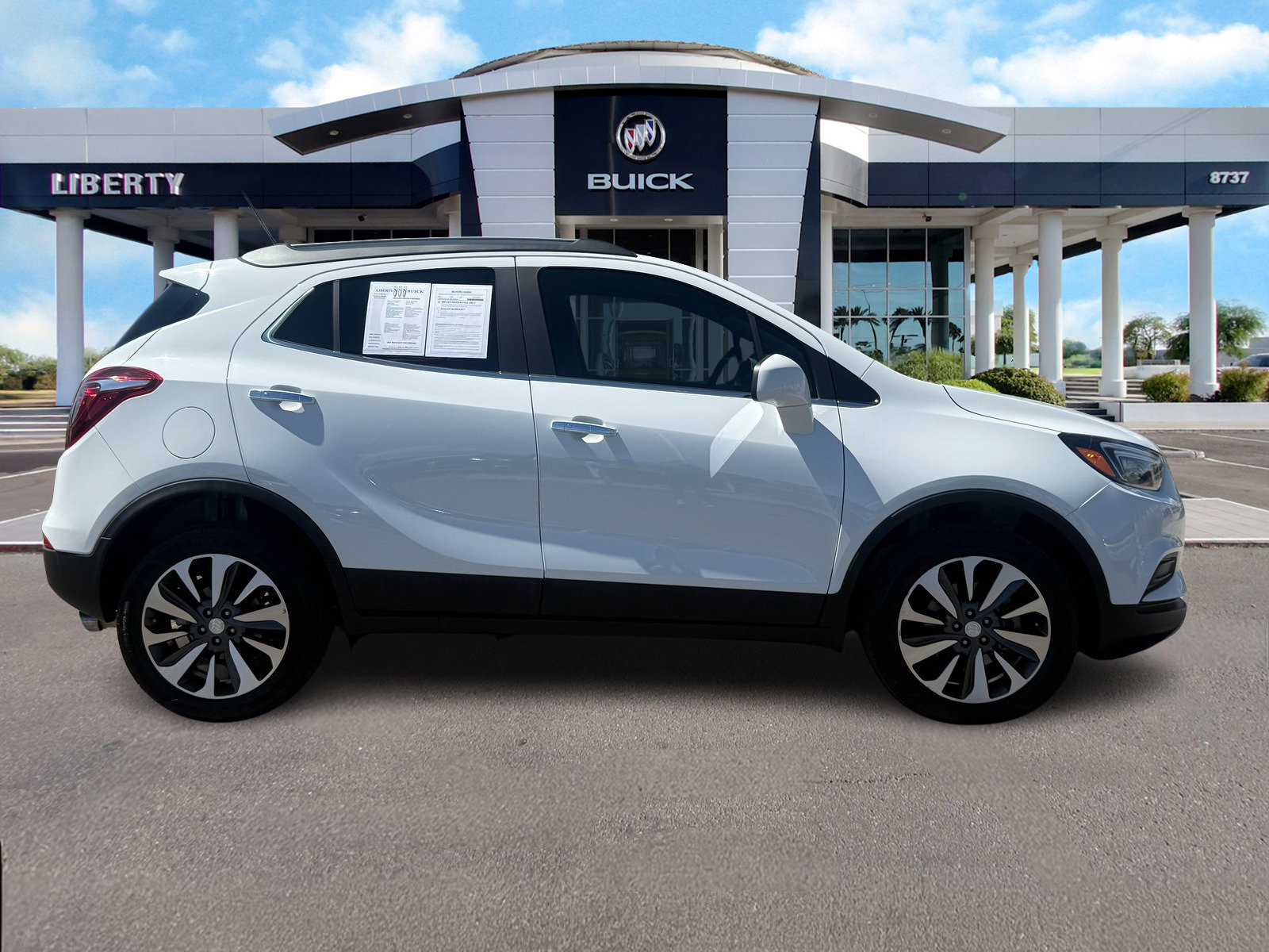 Used 2022 Buick Encore Preferred w/ Safety Package image 2