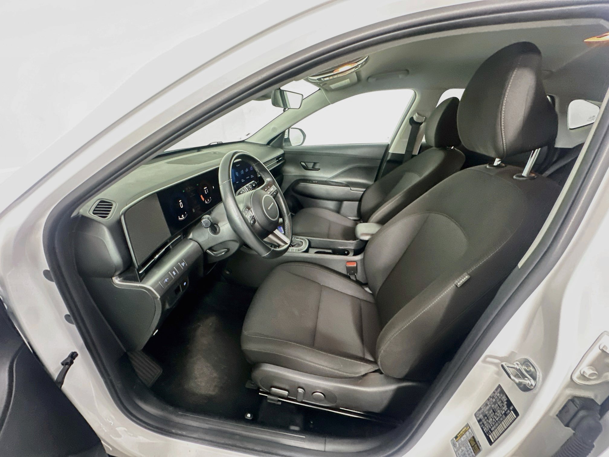 Used 2025 Hyundai Kona SEL FWD image 13