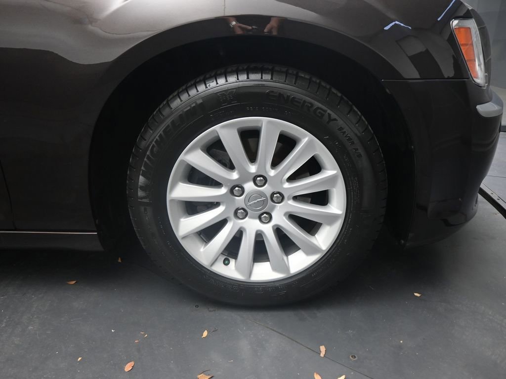 Used 2013 Chrysler 300 Base image 20