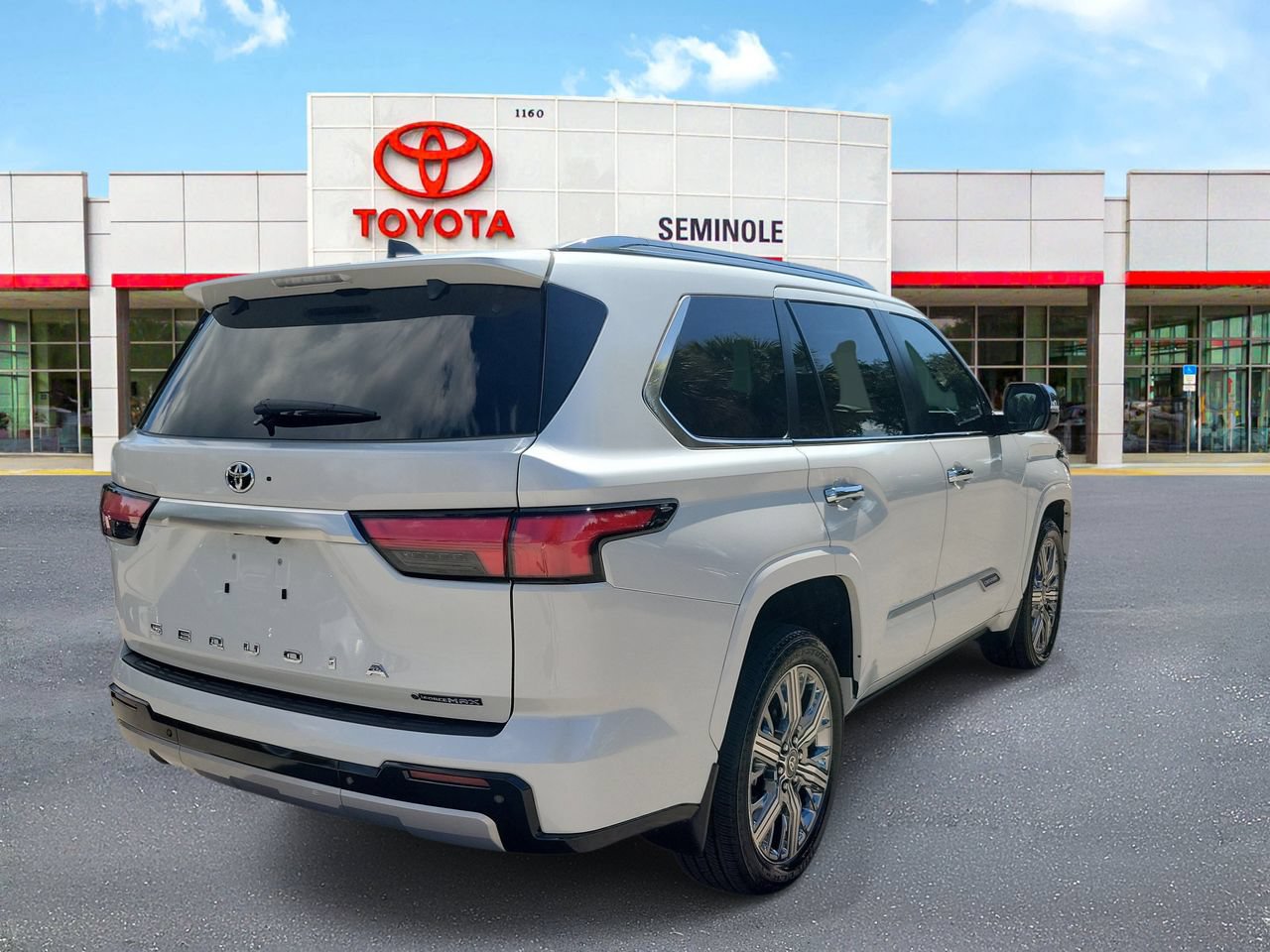 Used 2025 Toyota Sequoia Capstone AWD/4WD image 3