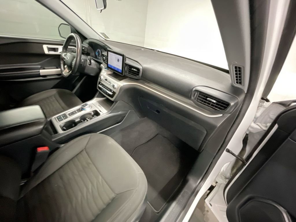 Used 2020 Ford Explorer XLT image 26