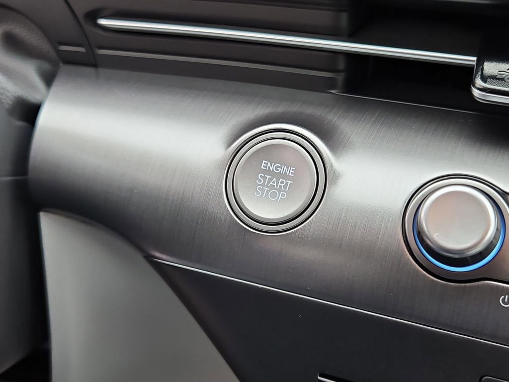 Used 2024 Hyundai Kona SEL image 16