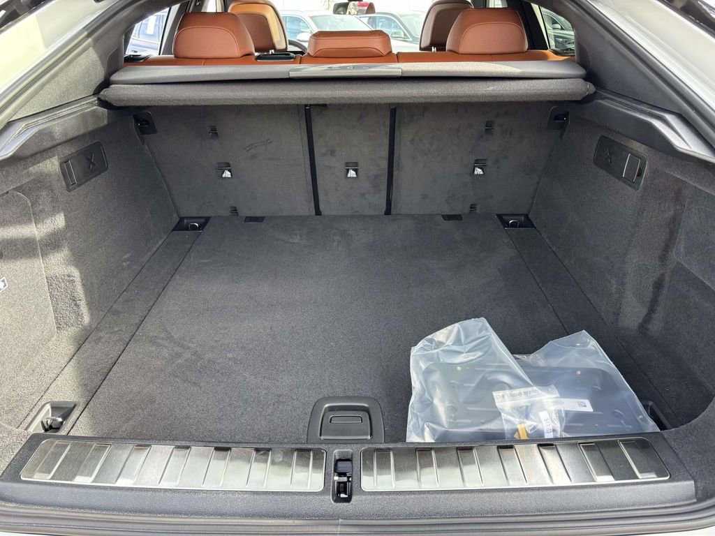 New 2026 BMW X6 M60i image 9