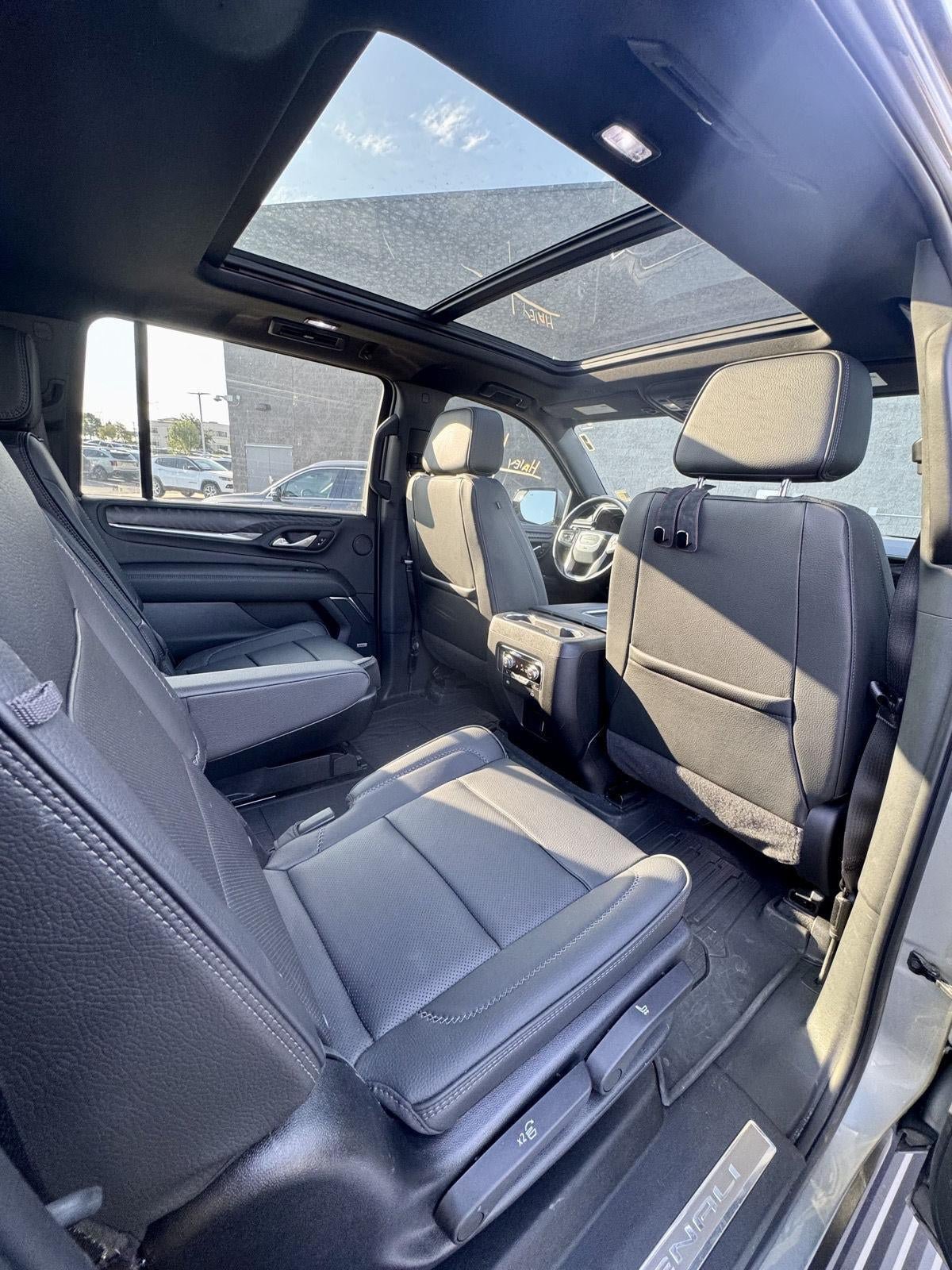 Used 2023 GMC Yukon XL Denali AWD/4WD image 15