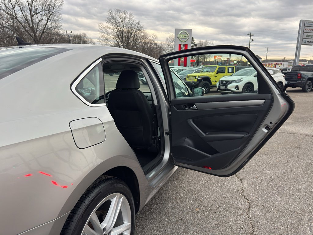 Used 2014 Volkswagen Passat TDI SE image 21