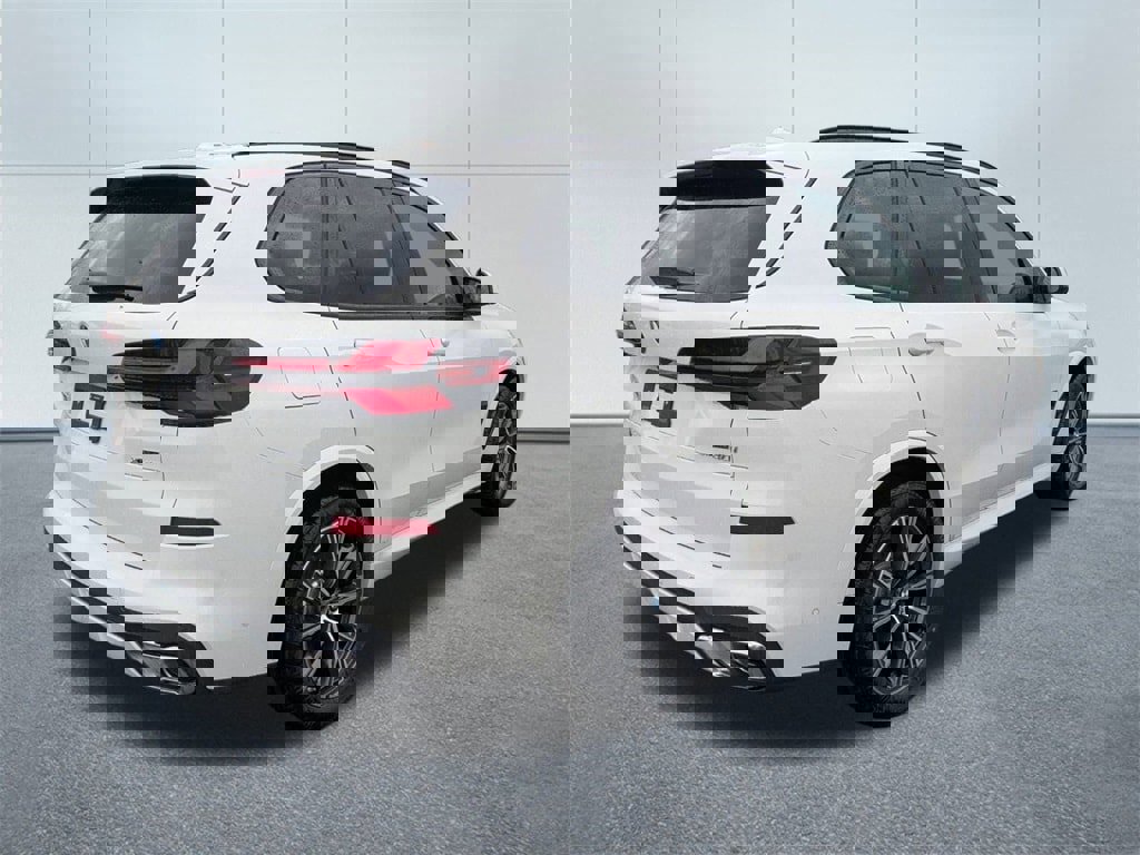 New 2026 BMW X5 xDrive40i w/ M Sport Package image 3