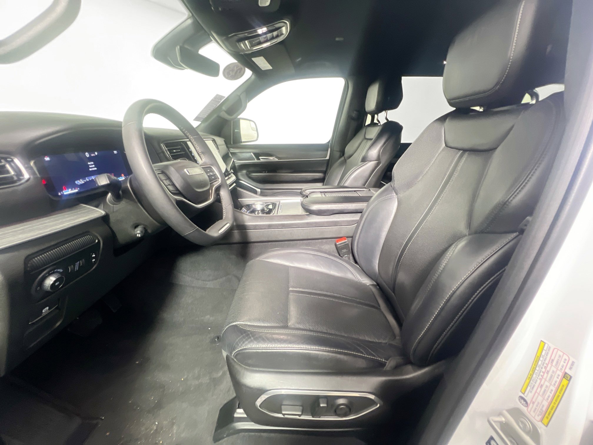 Used 2023 Jeep Wagoneer L Series II image 14