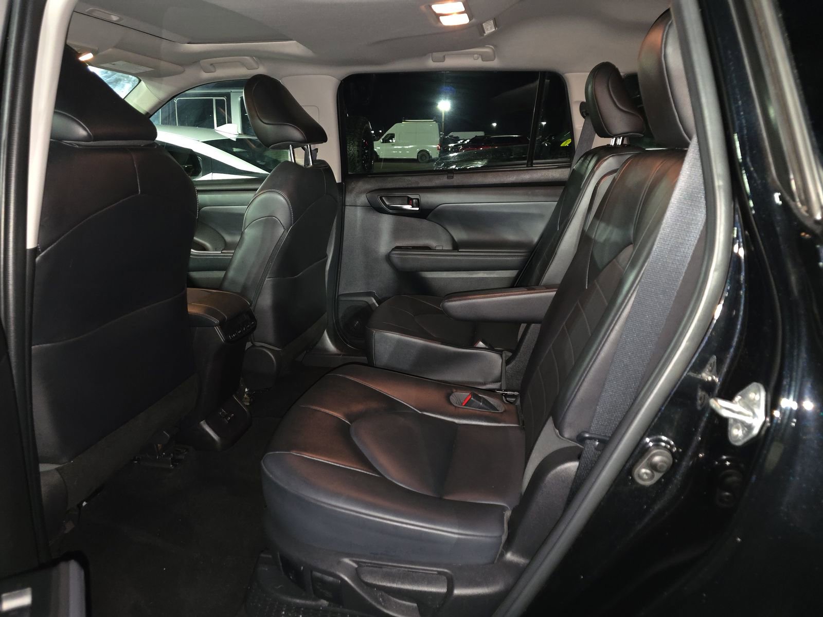 Used 2022 Toyota Highlander XLE image 18