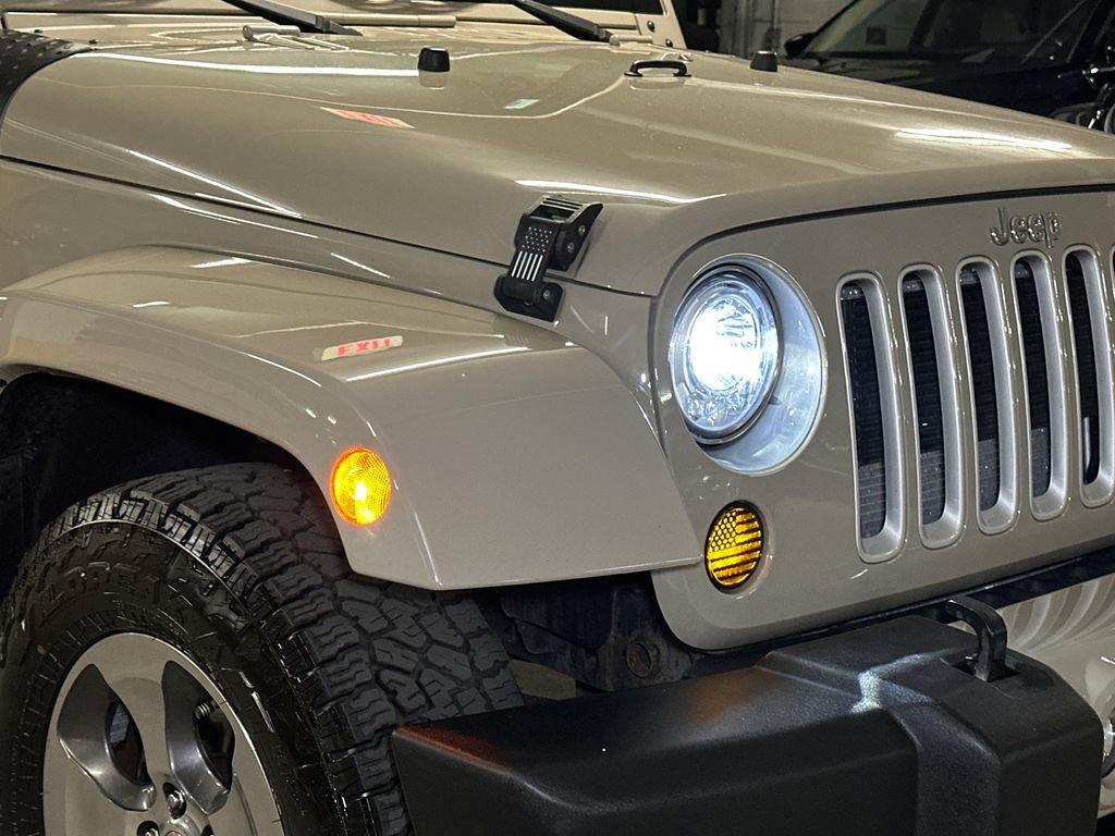 Used 2017 Jeep Wrangler Unlimited Sahara w/ Max Tow Package AWD/4WD image 8