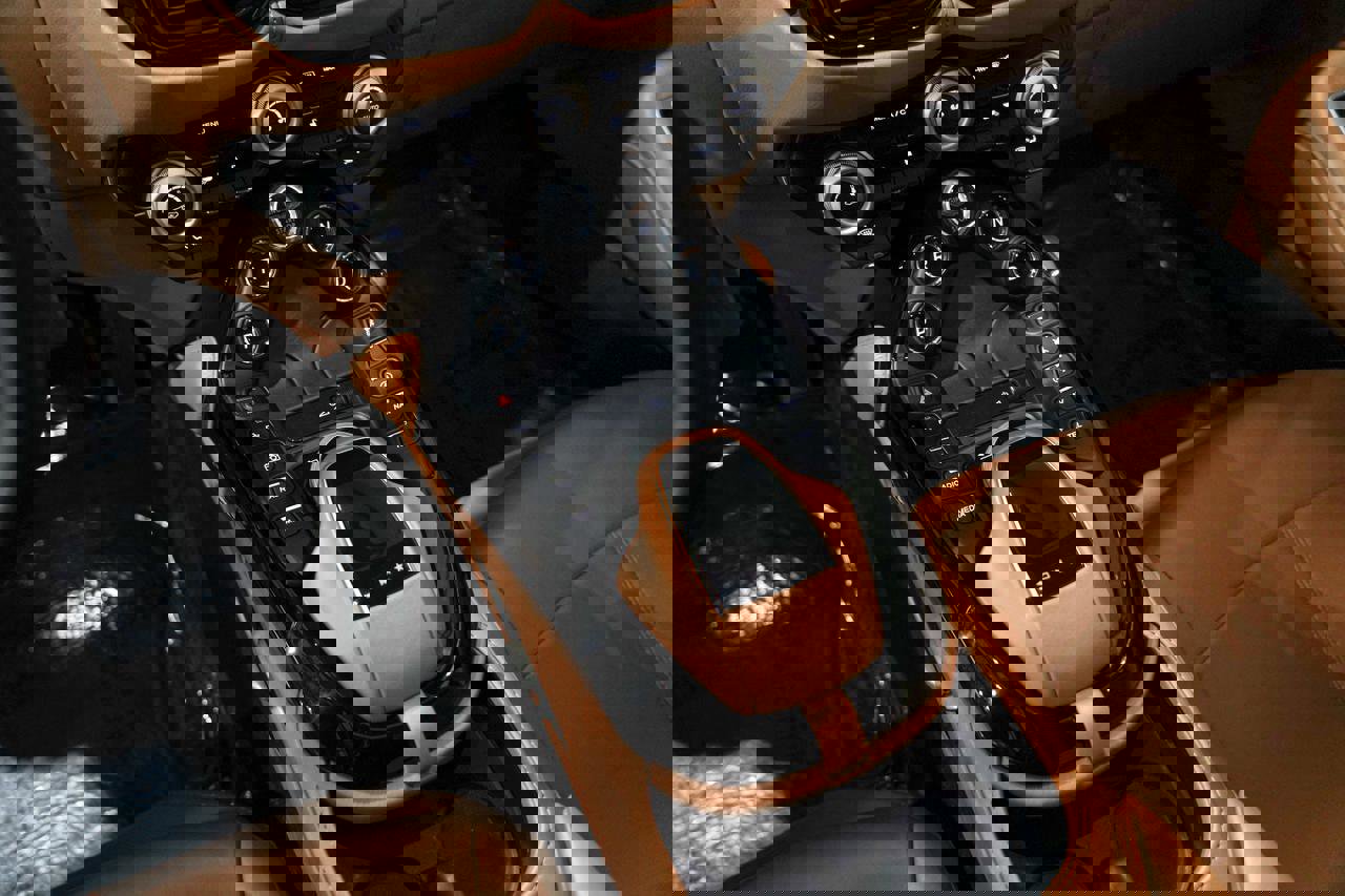 Used 2020 Aston Martin V8 Vantage Coupe image 13