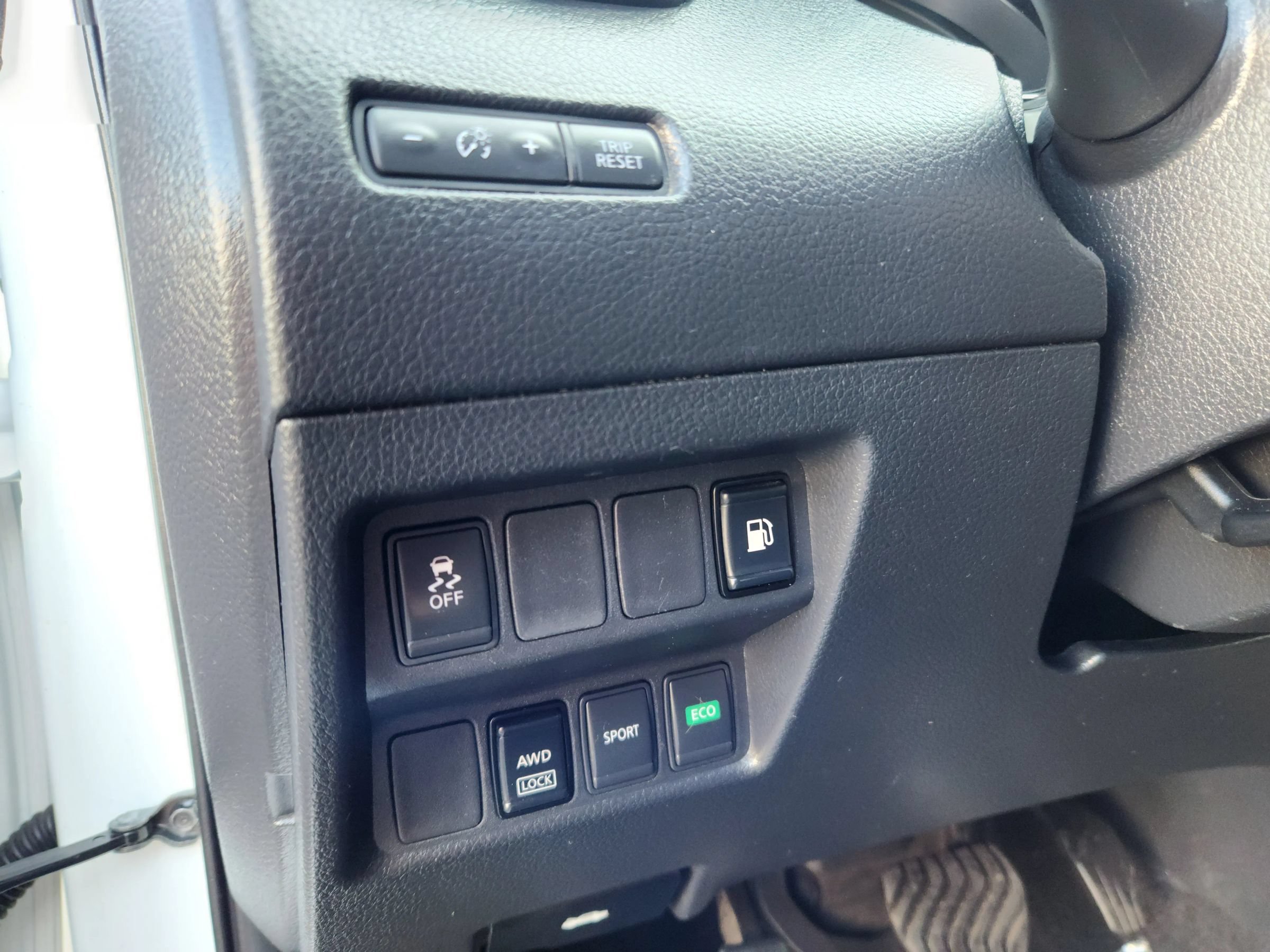 Used 2018 Nissan Rogue S AWD/4WD image 9