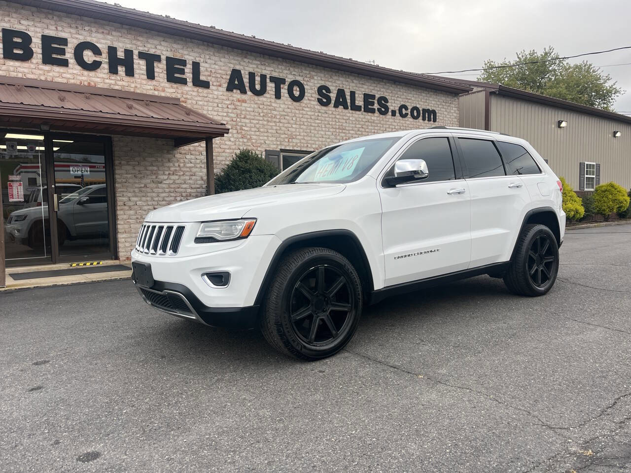 Used 2014 Jeep Grand Cherokee Limited w/ Luxury Group II image 2