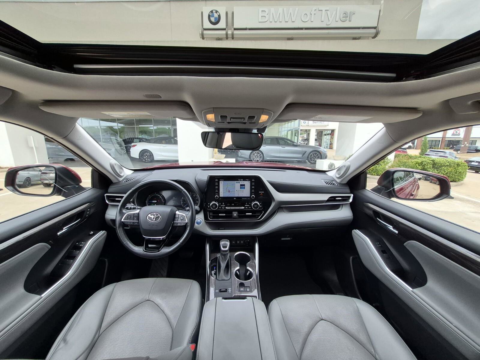 Used 2021 Toyota Highlander Limited AWD/4WD image 25