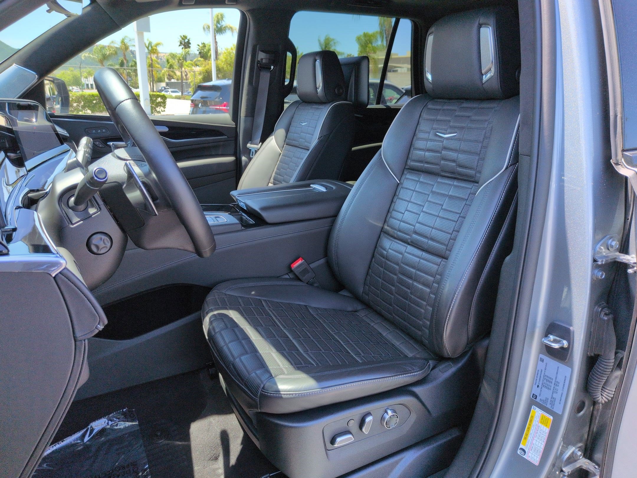 Used 2023 Cadillac Escalade V w/ LPO, ONYX Package AWD/4WD image 16