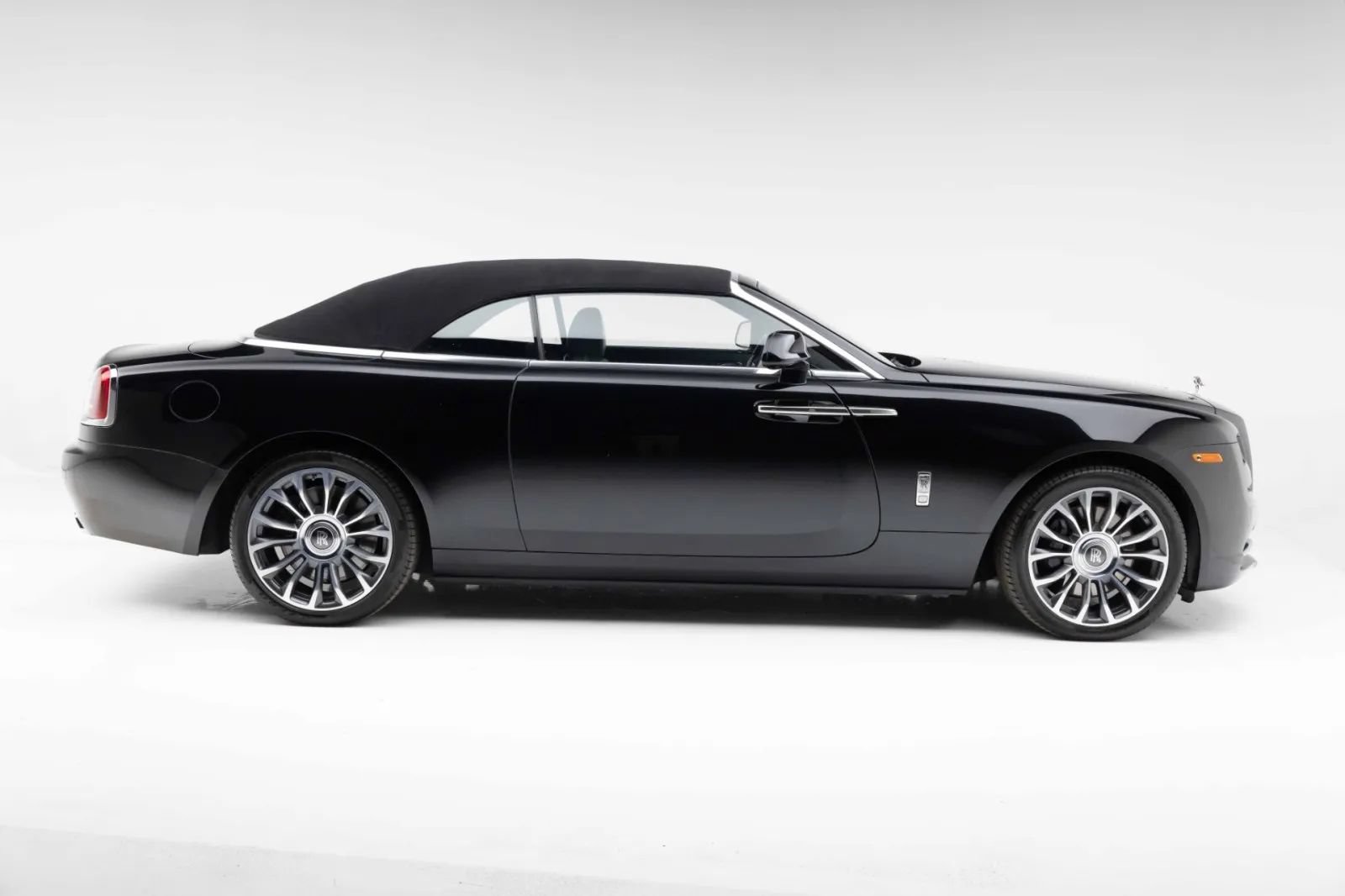 Used 2019 Rolls-Royce Dawn RWD image 31