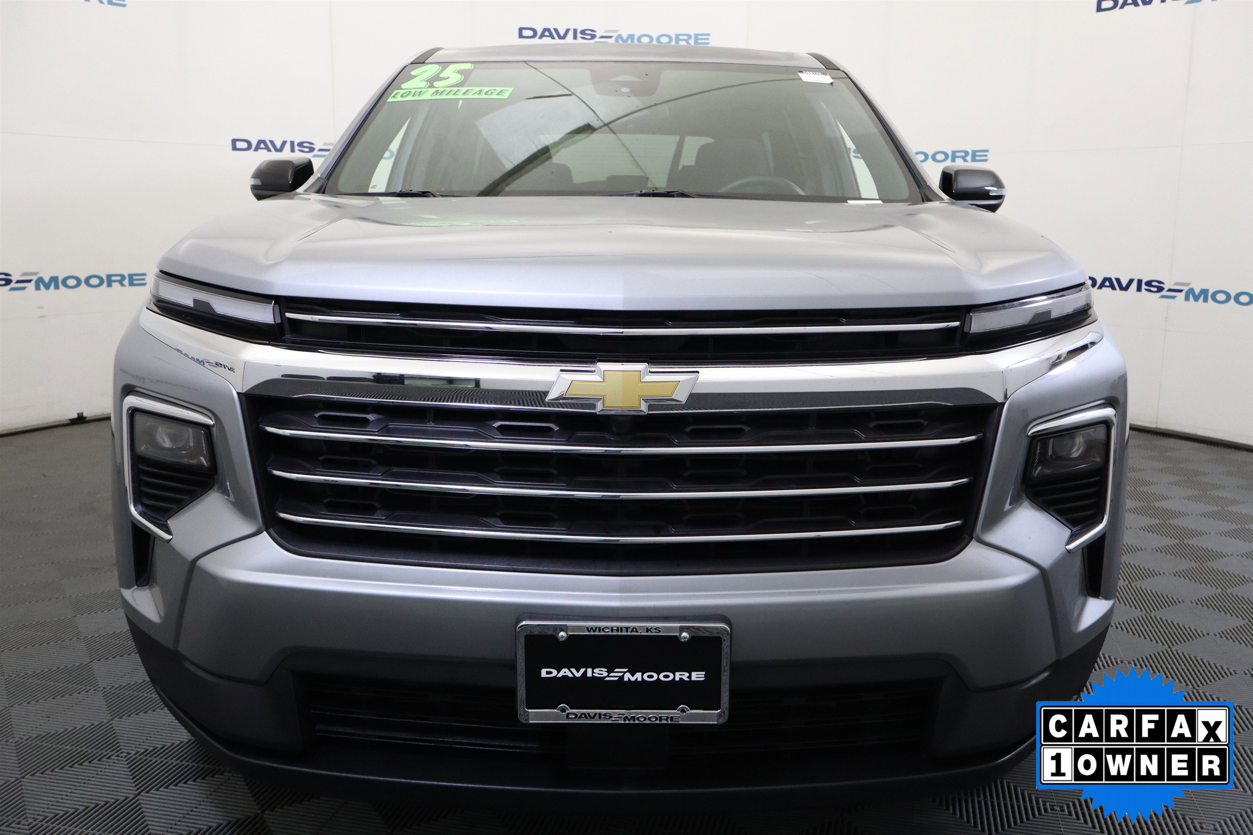 Used 2025 Chevrolet Traverse LT image 13