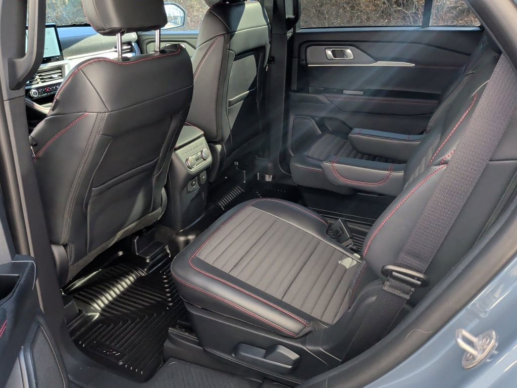 Certified 2025 Ford Explorer ST-Line image 11