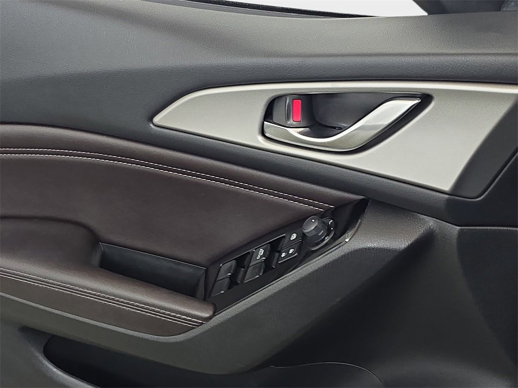 Used 2017 MAZDA MAZDA3 Touring image 28