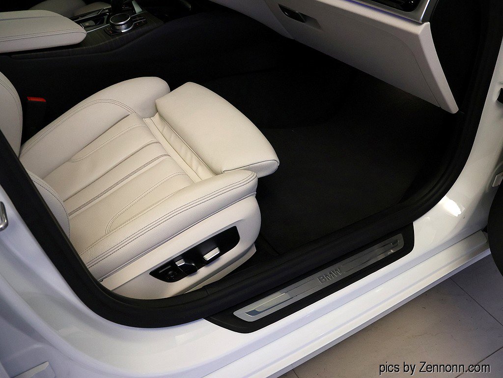 Used 2022 BMW 540i w/ Premium Package image 36