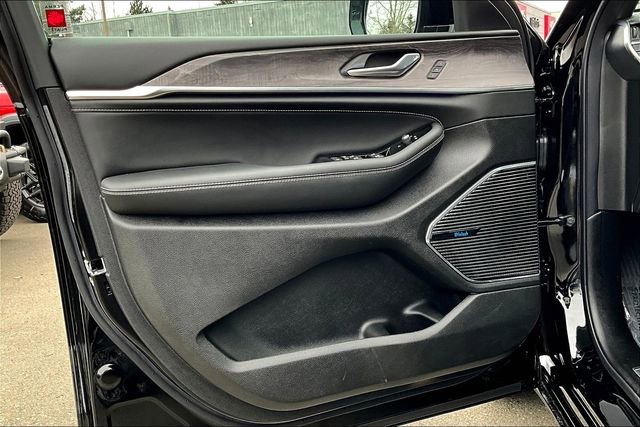 New 2025 Jeep Grand Cherokee Overland AWD/4WD image 22