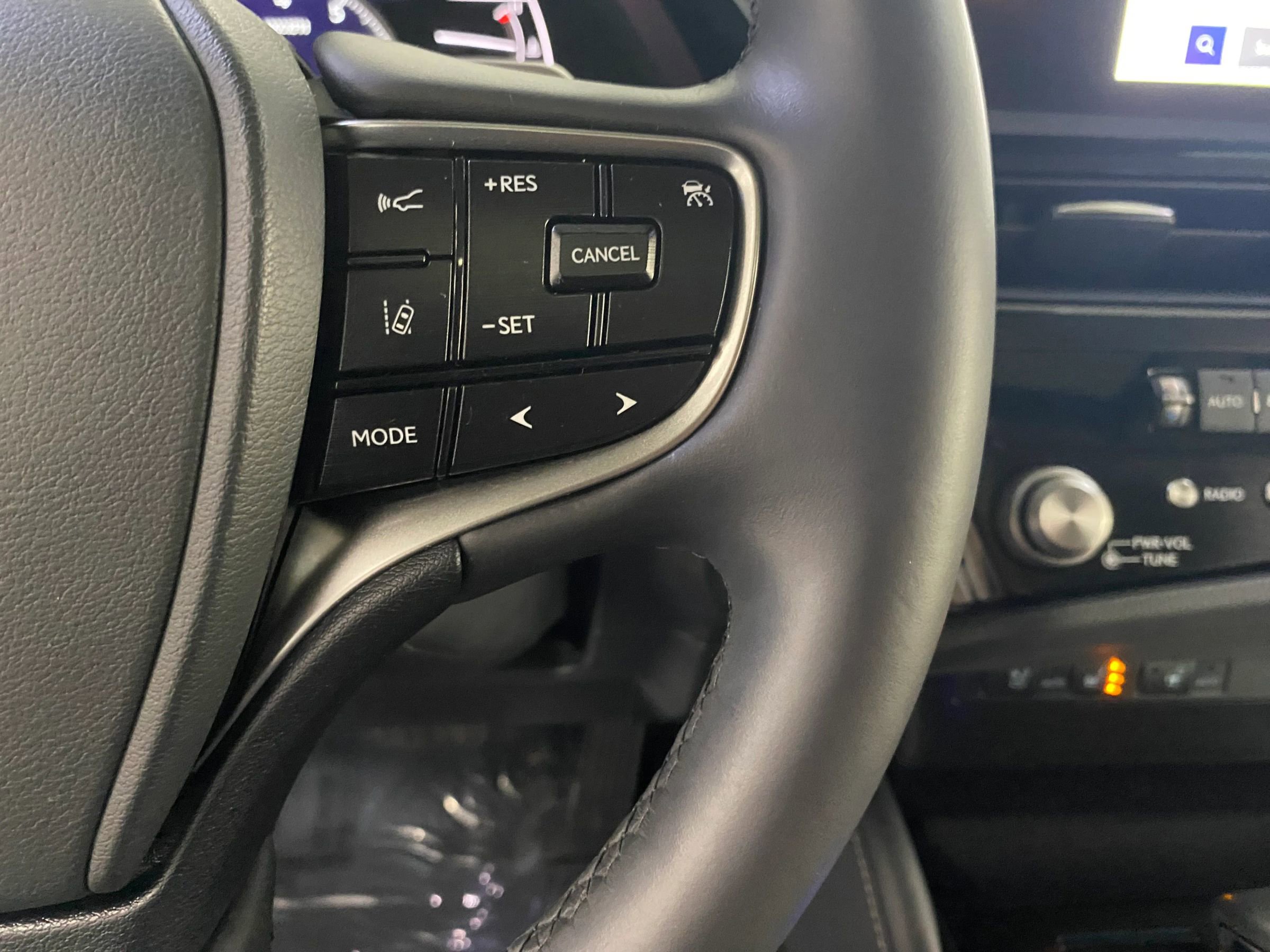 Used 2024 Lexus ES 350 w/ Premium Package image 16