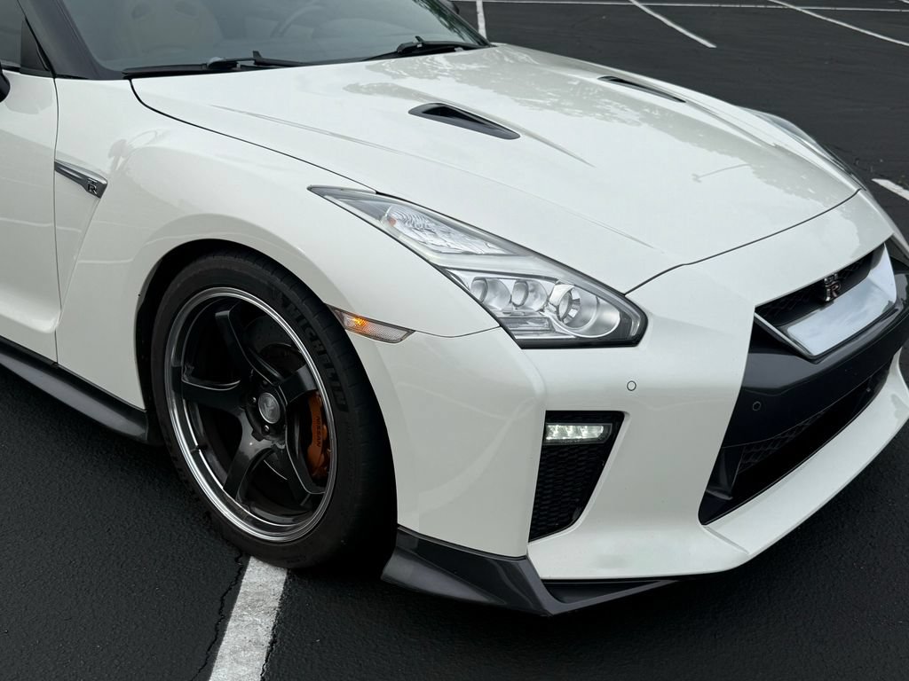 Used 2017 Nissan GT-R Premium w/ Premium Interior Package AWD/4WD image 11