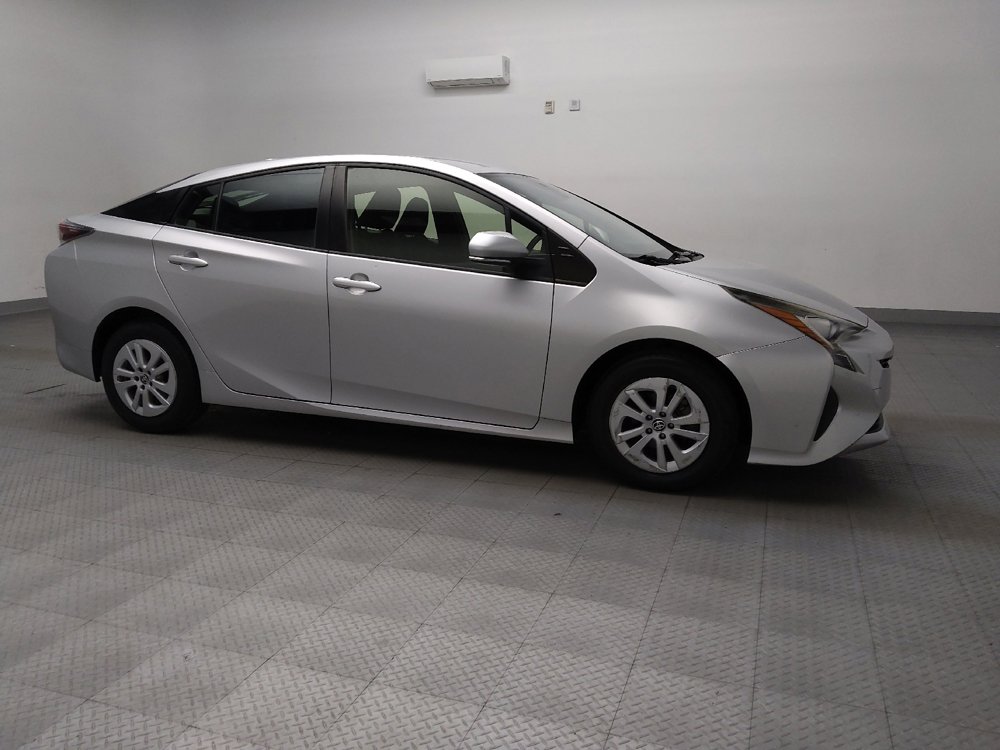 Used 2017 Toyota Prius Two w/ Carpet Mat Package image 11