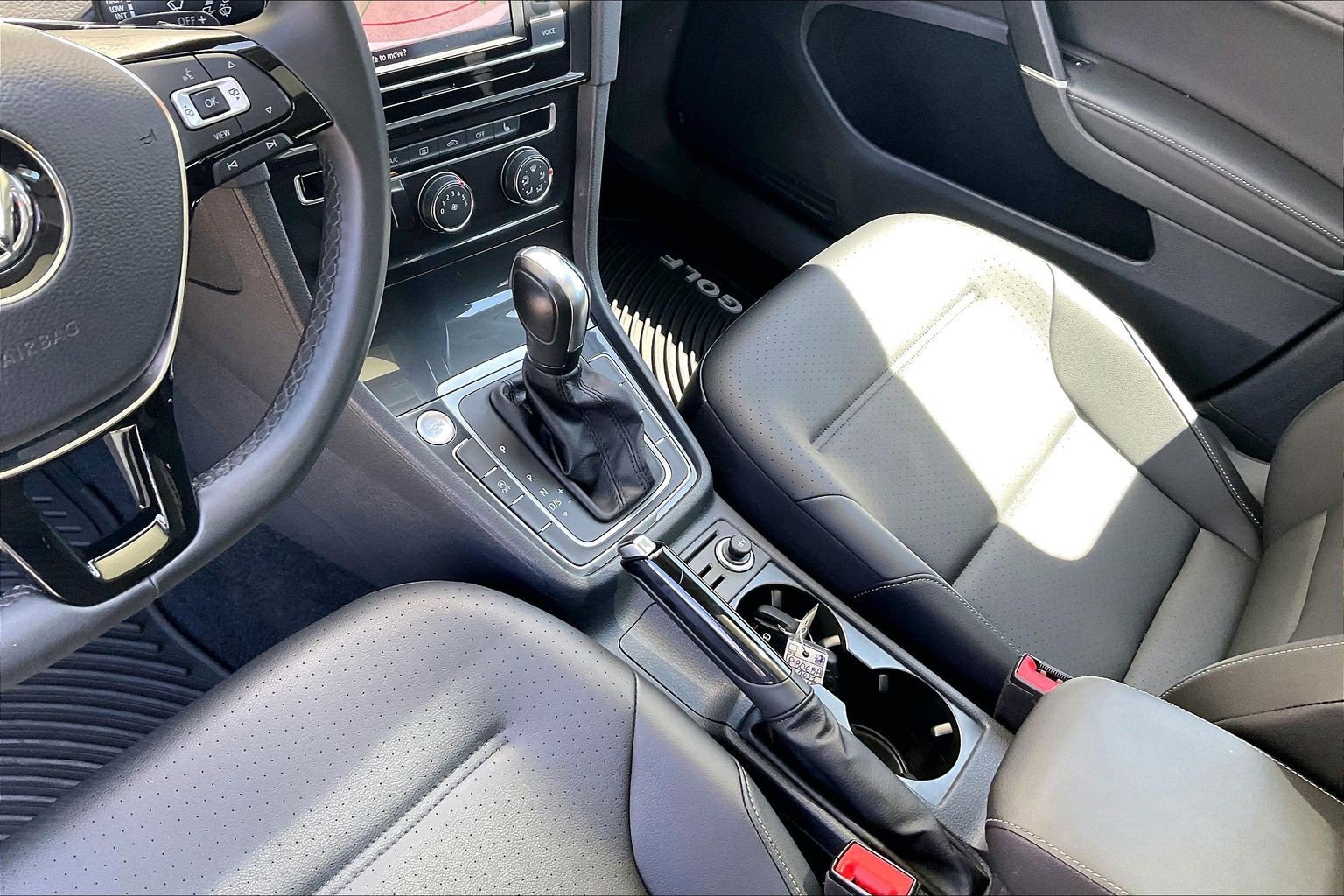 Certified 2021 Volkswagen Golf 4-Door FWD image 17