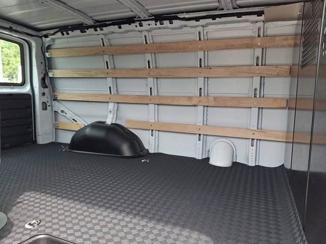 Used 2025 GMC Savana 2500 w/ Driver Convenience Package RWD image 18