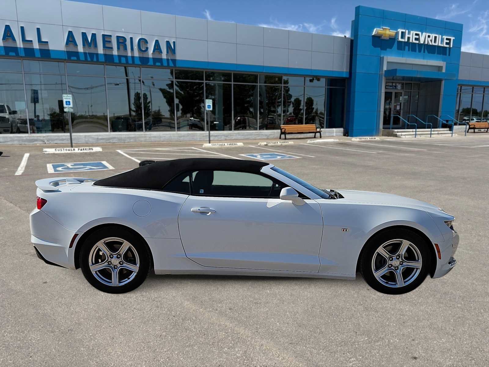 Used 2023 Chevrolet Camaro LT RWD image 9
