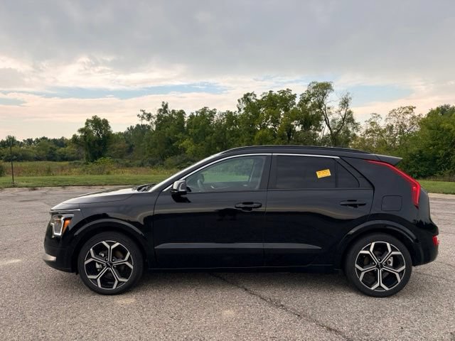 Certified 2025 Kia Niro EX Touring FWD image 2