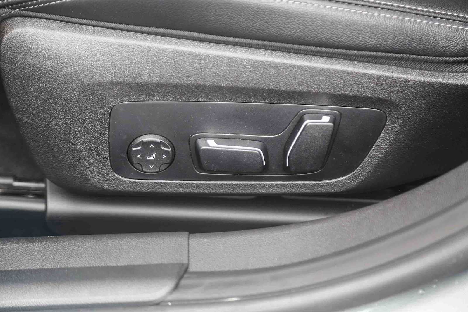 Used 2025 BMW 330i xDrive Sedan image 18