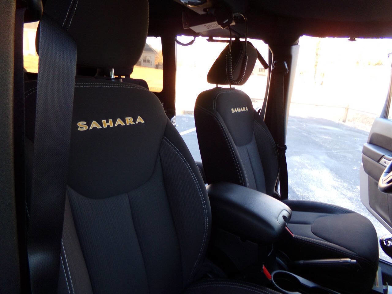Used 2015 Jeep Wrangler Unlimited Sahara w/ Connectivity Group image 25