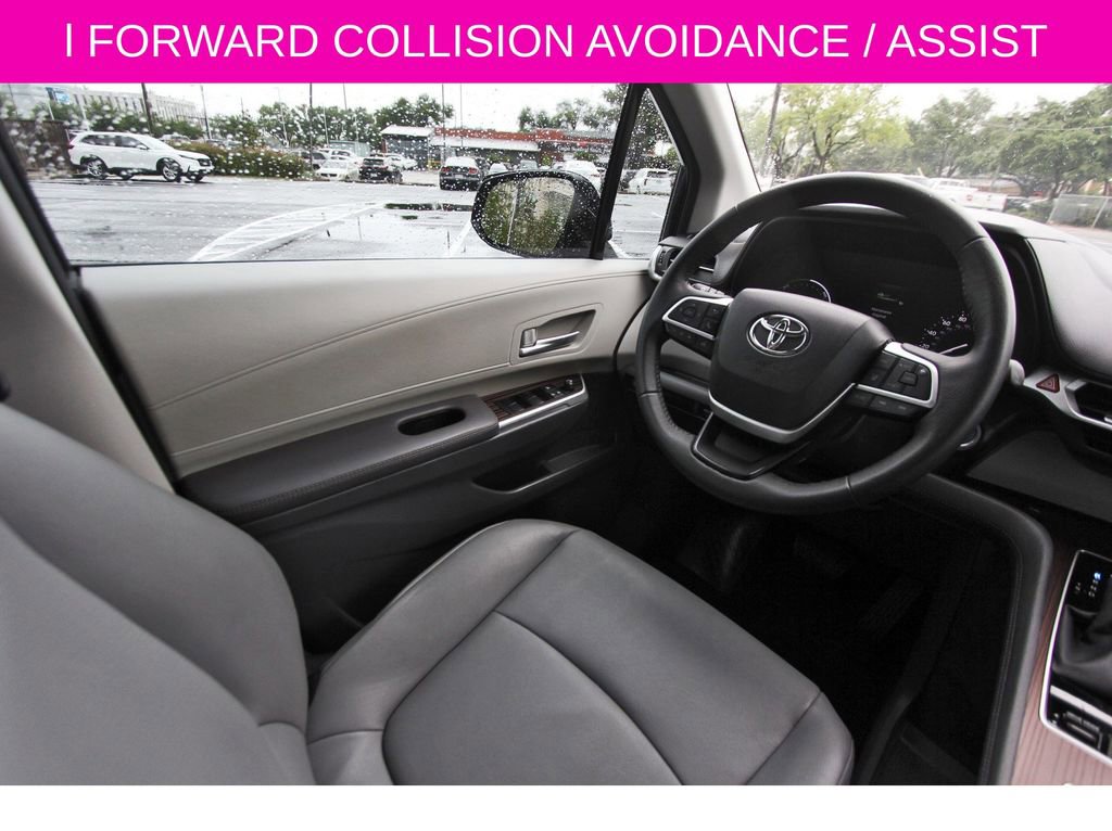 Used 2023 Toyota Sienna XLE image 9