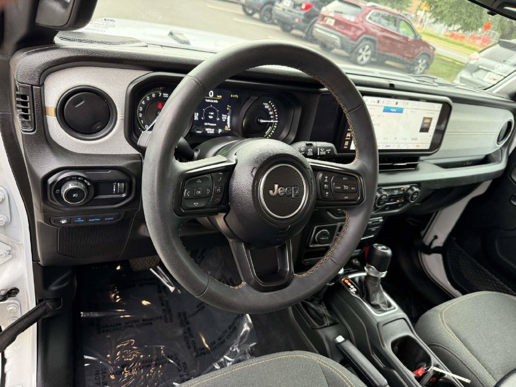 Used 2024 Jeep Wrangler Unlimited w/ Convenience Group AWD/4WD image 2