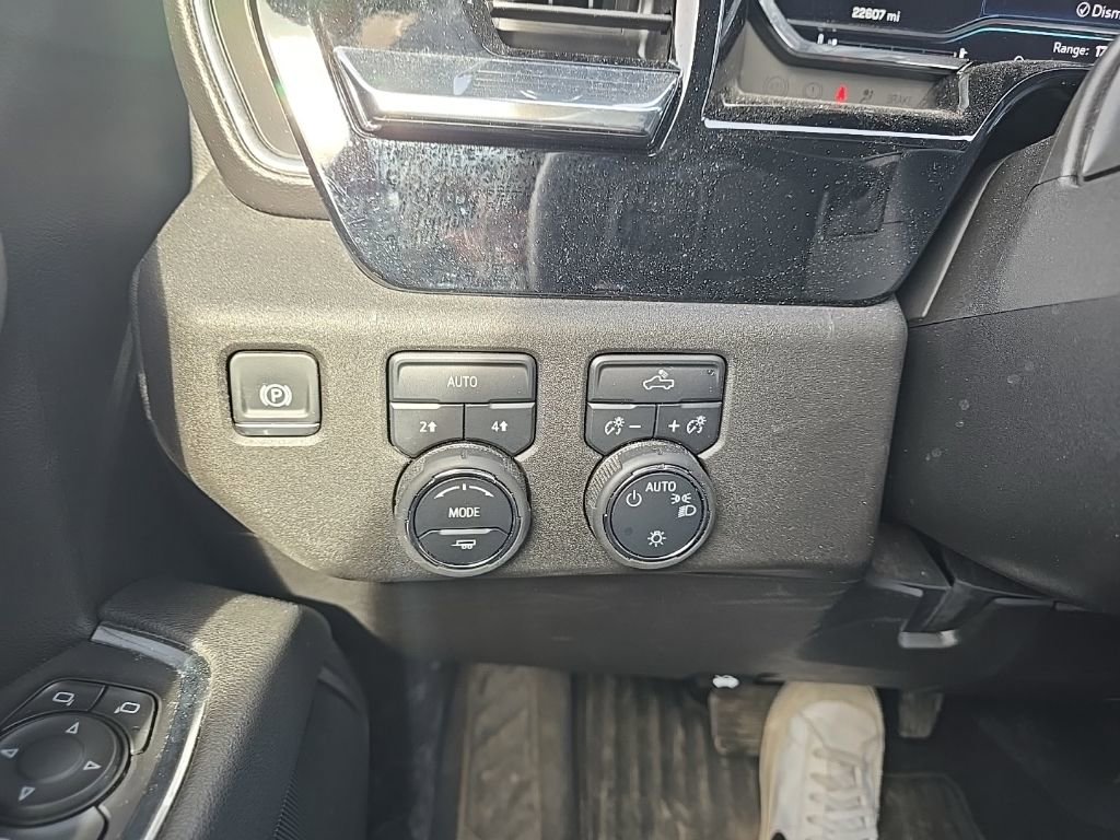 Used 2025 Chevrolet Silverado 1500 LT image 17