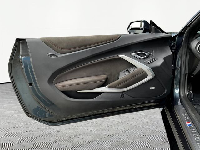 Used 2019 Chevrolet Camaro ZL1 RWD image 21