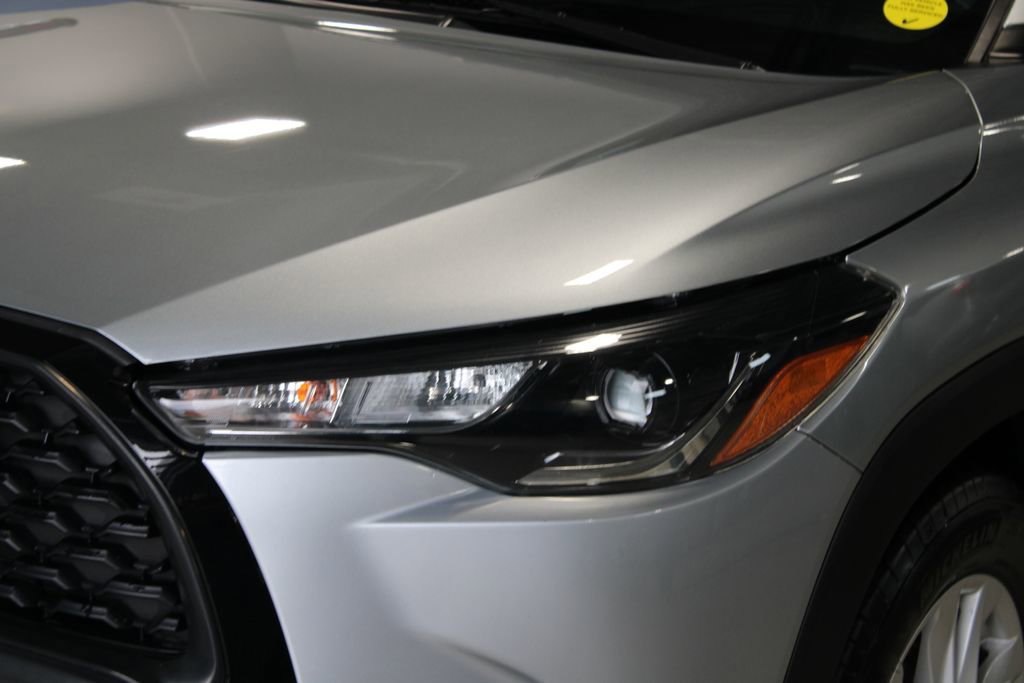 Used 2023 Toyota Corolla Cross LE FWD image 2