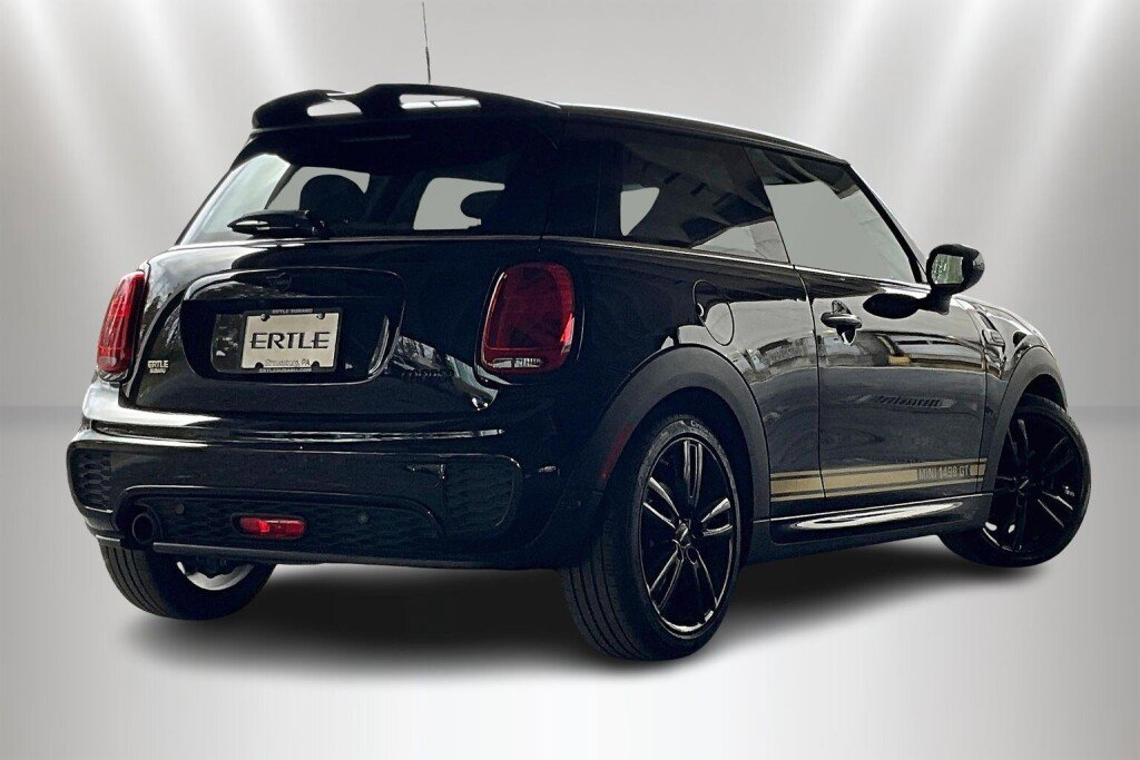 Used 2021 MINI Cooper 2-Door Hardtop image 5