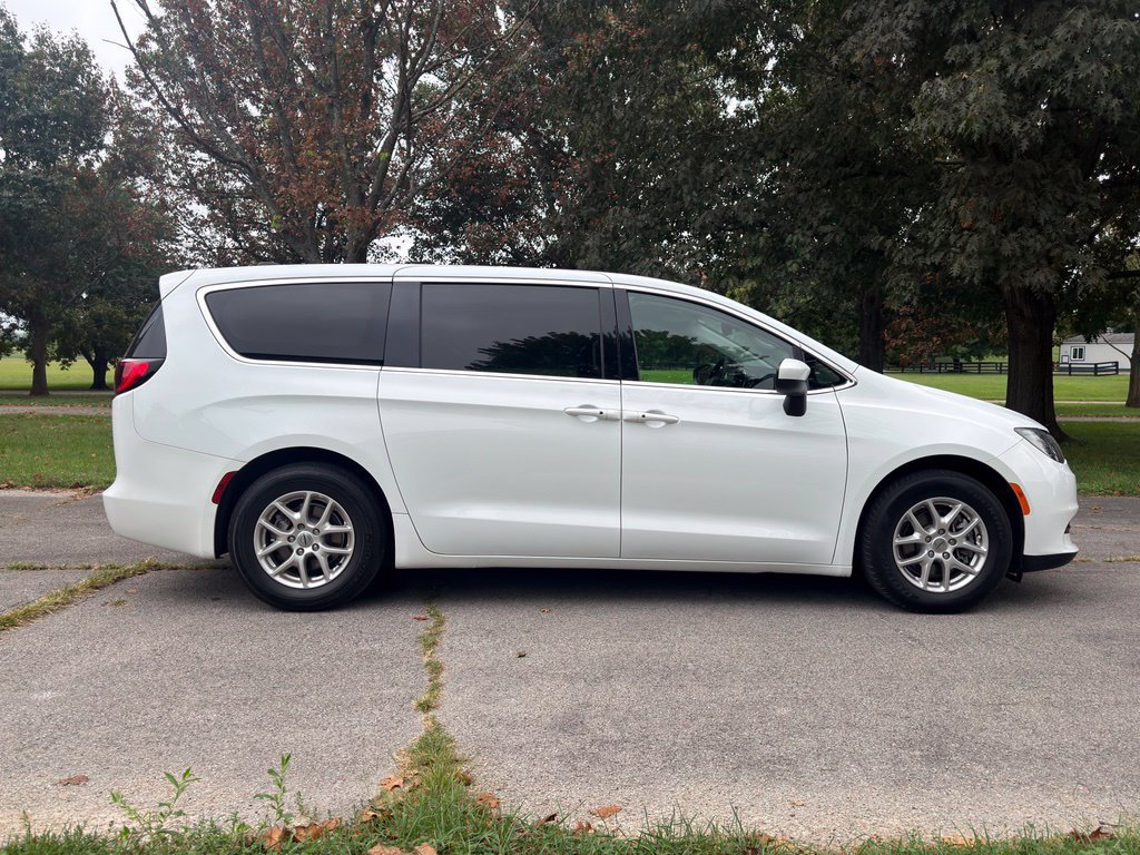 Used 2023 Chrysler Voyager LX FWD image 31