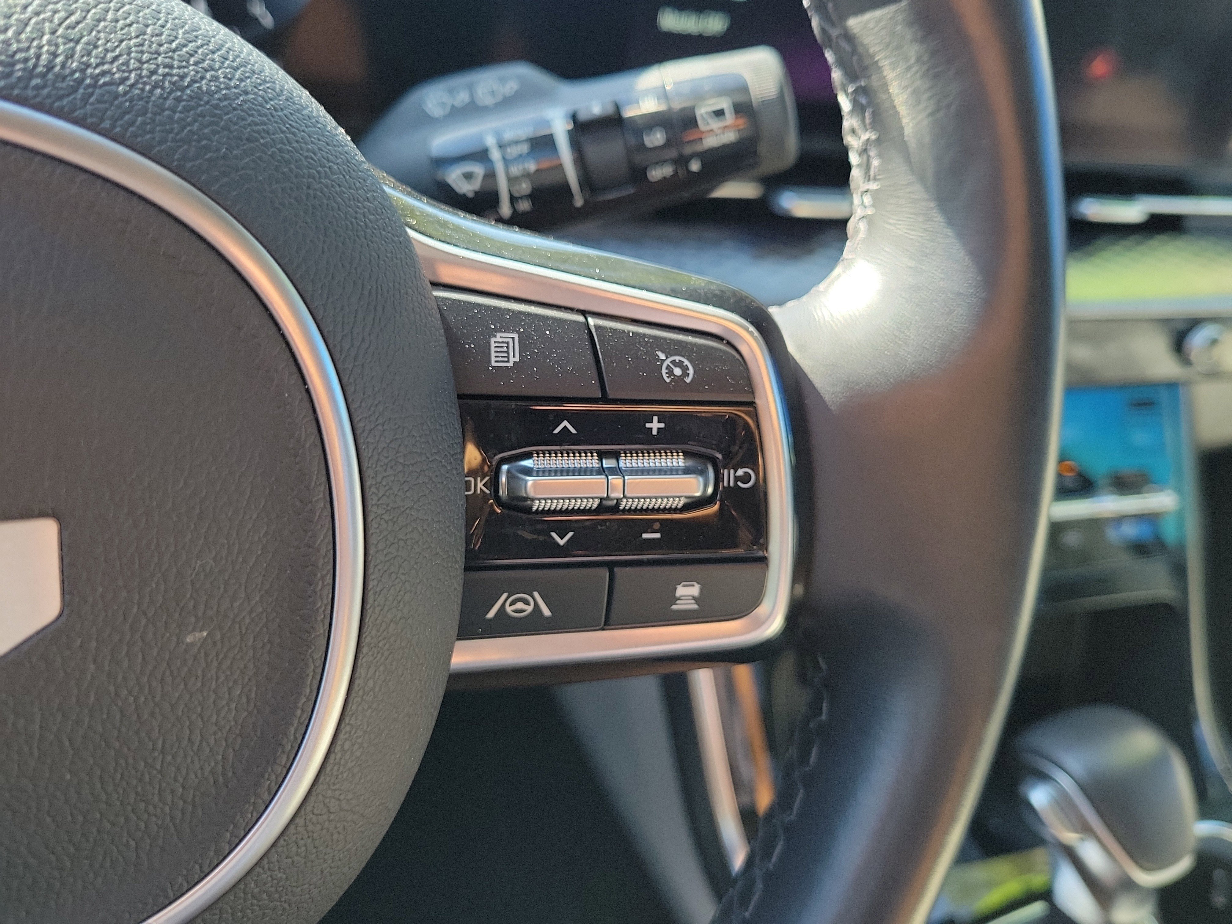 Used 2023 Kia Carnival SX Prestige FWD image 22