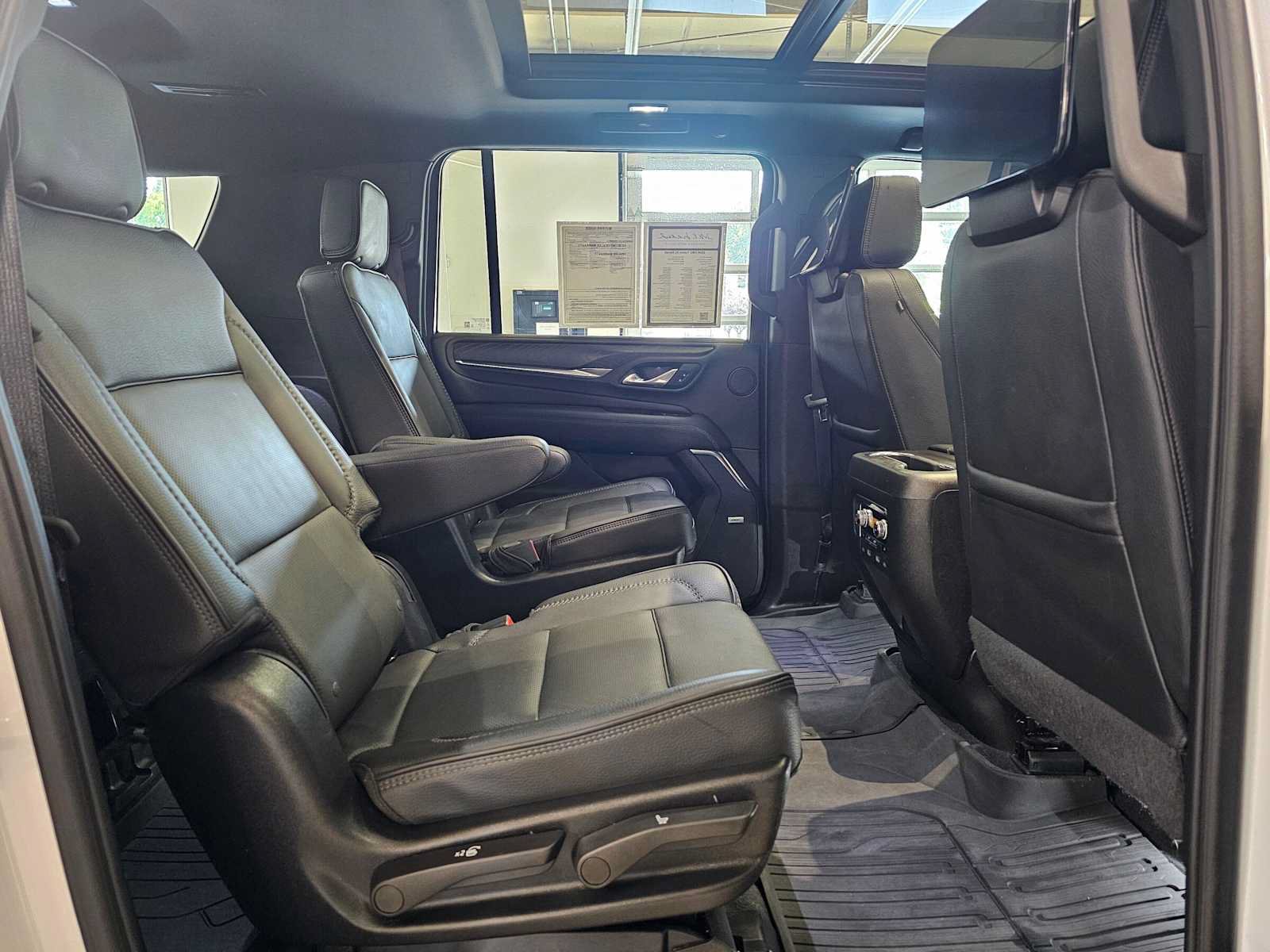 Used 2024 GMC Yukon XL Denali w/ Advanced Technology Package AWD/4WD image 12