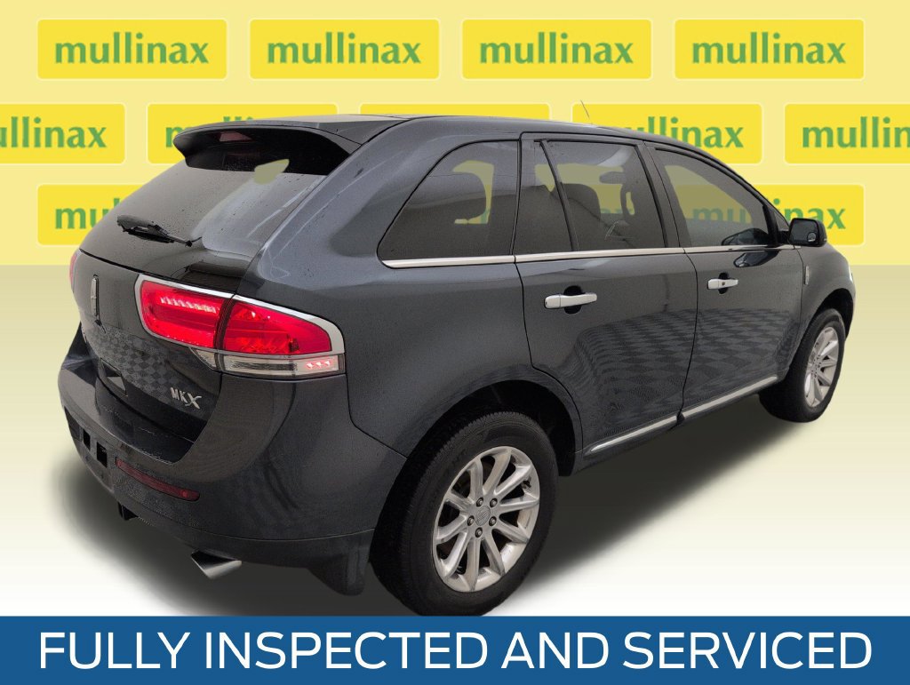 Used 2013 Lincoln MKX FWD image 3