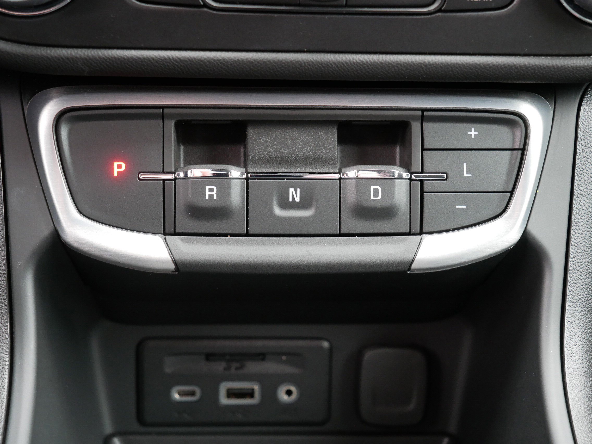 Used 2024 GMC Terrain SLT w/ Infotainment Package II image 24