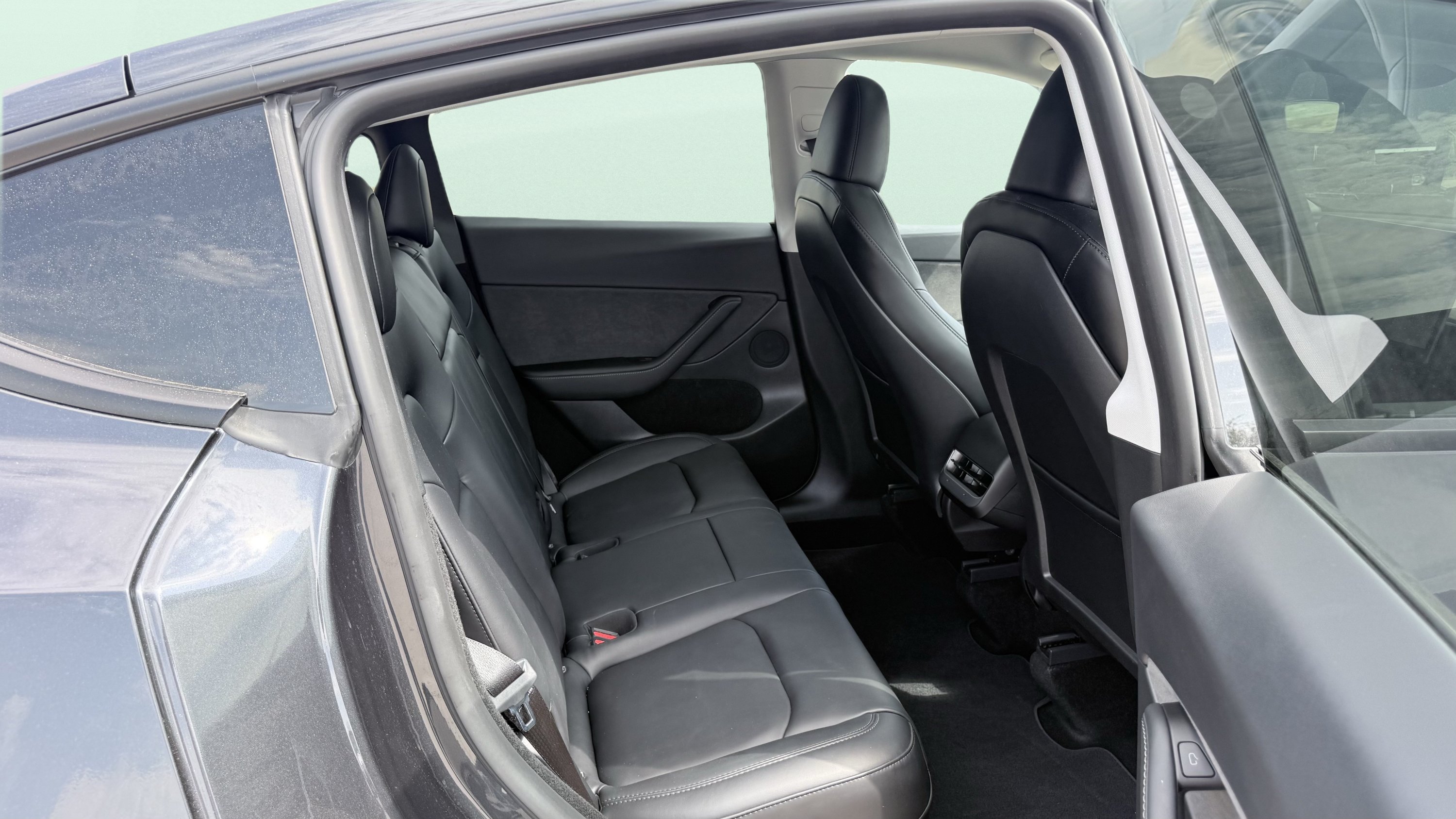 Used 2024 Tesla Model Y Long Range RWD image 30