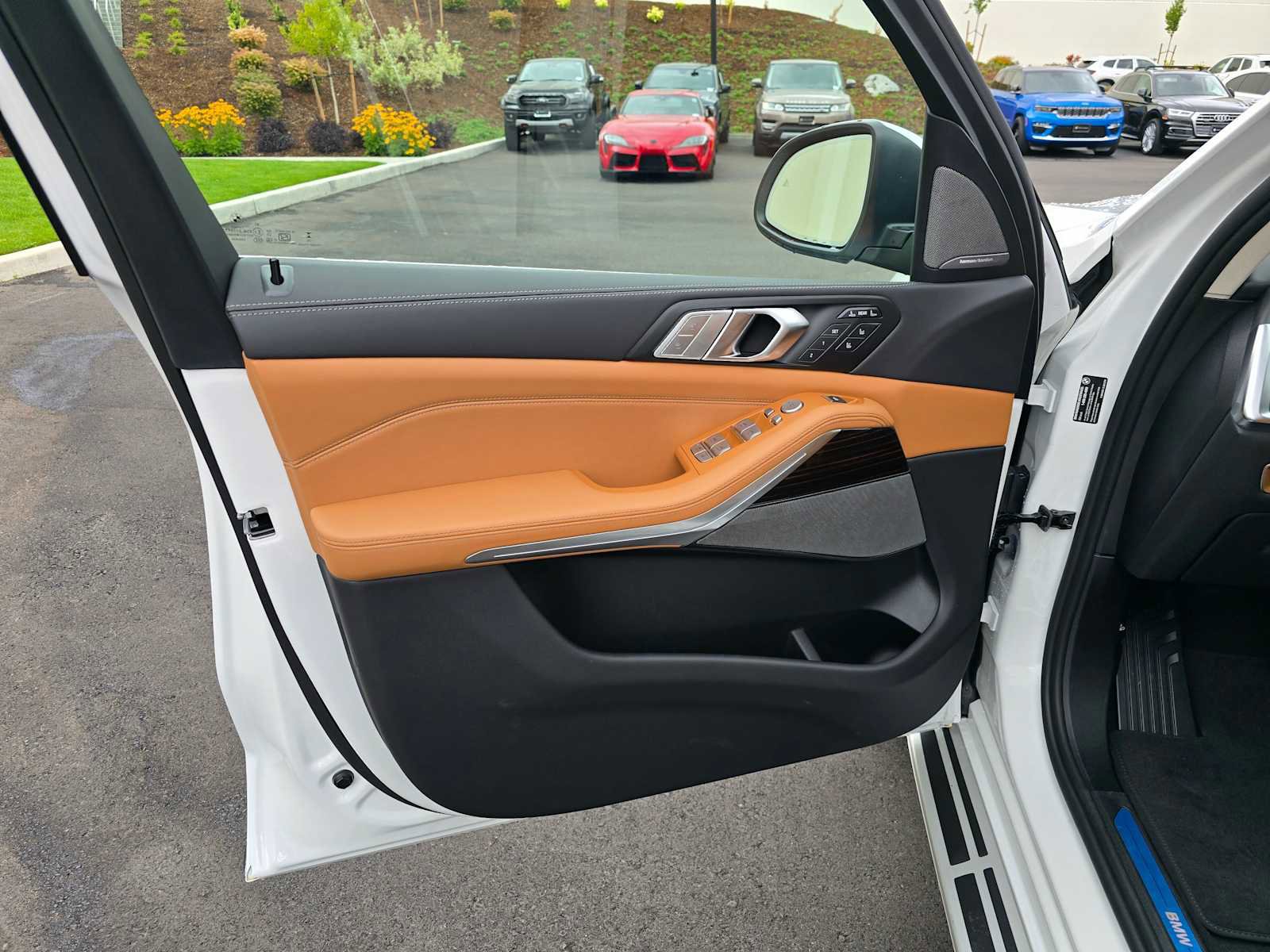 Used 2026 BMW X7 xDrive40i w/ Executive Package image 21