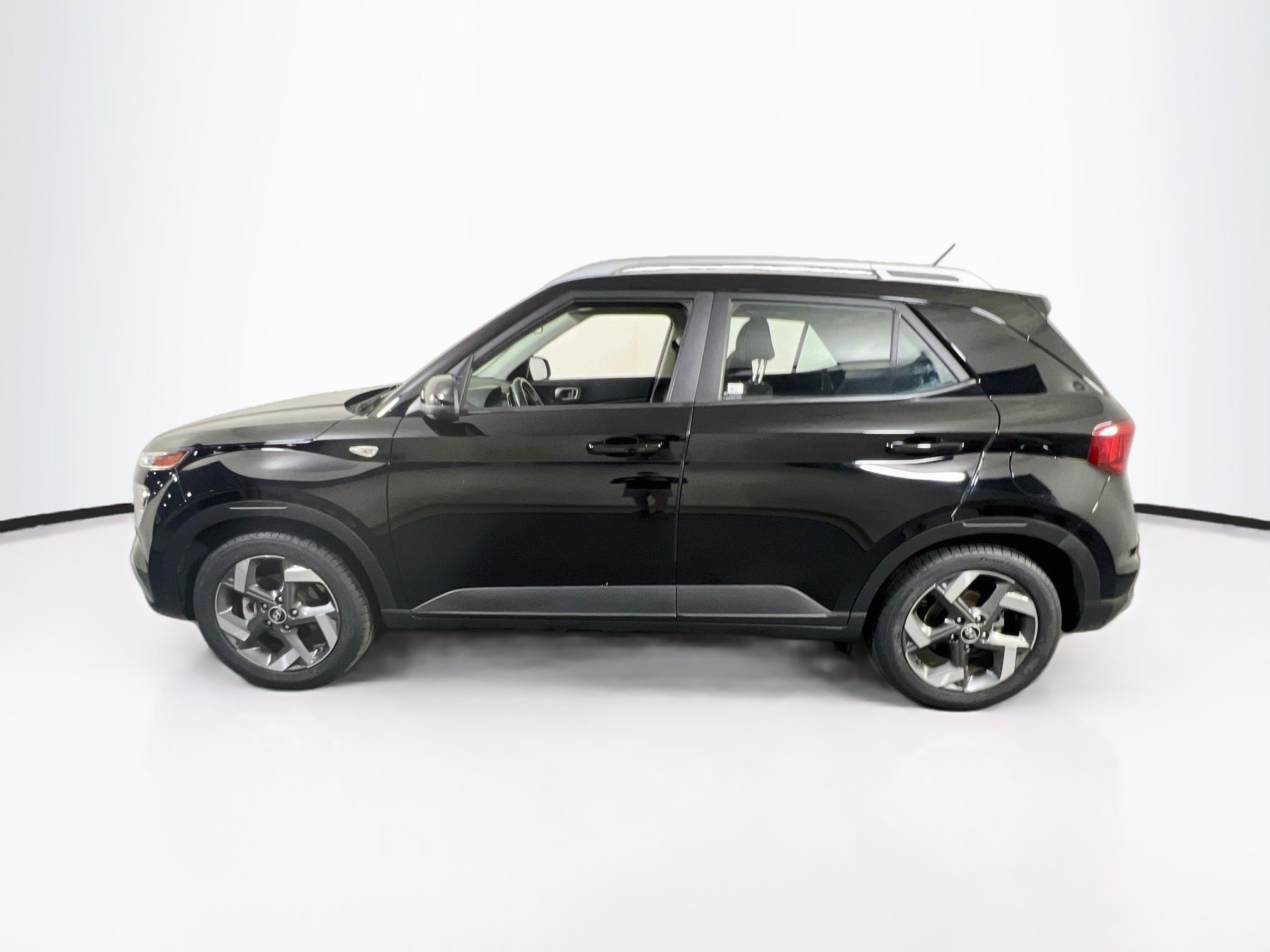 Used 2023 Hyundai Venue SEL w/ Cargo Package FWD image 8